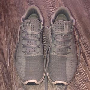 Under Armour Tennis Shoes Size 9
